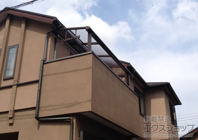 埼玉県新座市ののバルコニー・ベランダ屋根 ヴェクターテラス F型 テラスタイプ 単体 積雪〜20?対応+吊り下げ物干し 標準 2本入 施工例