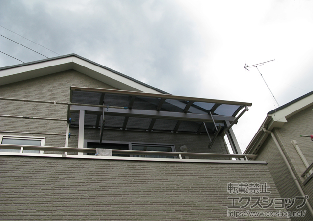 東京都西東京市ののバルコニー・ベランダ屋根 ヴェクターテラス R型 1500 屋根タイプ 単体 積雪〜50cm対応+吊下げ式物干し 標準2本入 施工例