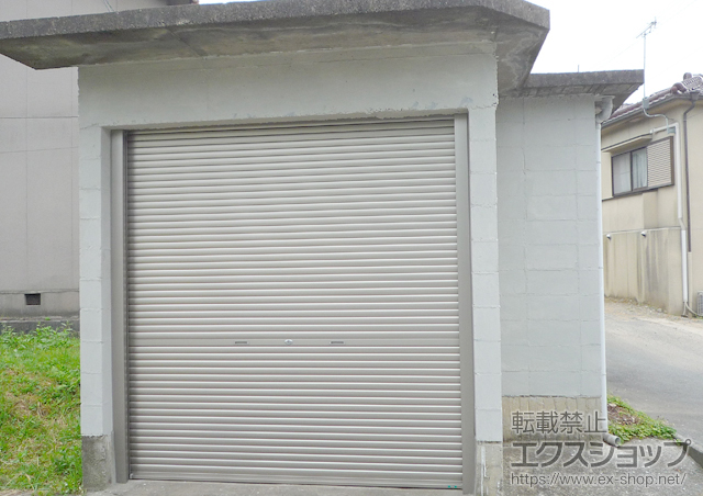 兵庫県姫路市のLIXIL リクシル（トステム）のガレージシャッター ガレージシャッタークワトロ 手動式 内部付タイプ+入隅付柱 施工例