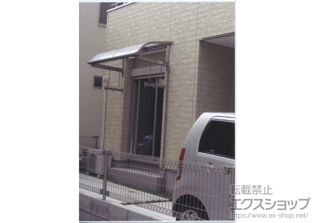 埼玉県さいたま市のLIXIL リクシル（トステム）のテラス屋根 ライザーテラスII R型 ルーフタイプ 単体 積雪〜20cm対応+吊り下げ物干し ロング 2本入 施工例