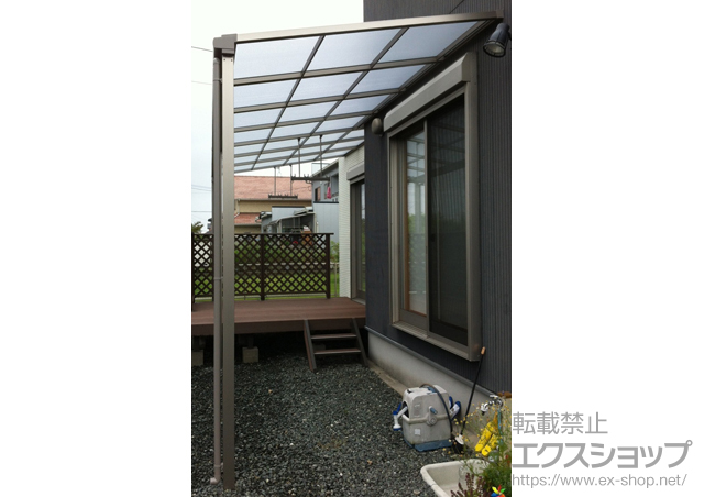 熊本県宇城市のLIXIL リクシル（トステム）のテラス屋根 ライザーテラスII F型 テラスタイプ 連棟 積雪〜20ｃｍ対応+ライザーテラスII 吊り下げ物干し 施工例