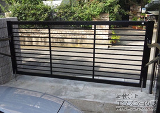 千葉県八千代市ののカーゲート スウィングアップゲート 横格子型 手動式 施工例