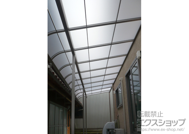 兵庫県丹波市のLIXIL リクシル（トステム）のテラス屋根 ライザーテラスII R型 テラスタイプ 連棟 積雪〜20?対応 施工例