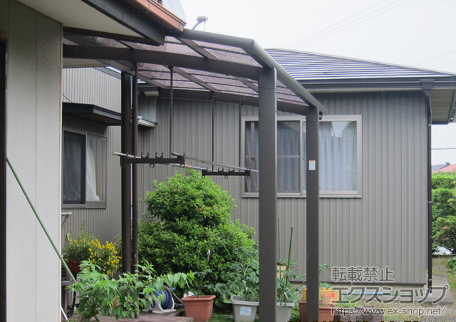 静岡県浜松市のLIXIL リクシル（トステム）のサイクルポート・駐輪場 カーブポートシグマ? ミニ 積雪〜30cm対応+吊り下げ物干し ロング 2本入 施工例