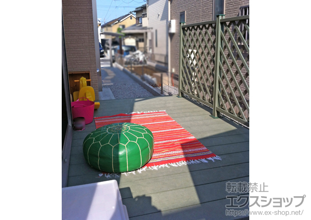 東京都国分寺市ののウッドデッキ 樹の木III 単体+ウッドパーティション フラットラチス（粗目） 施工例