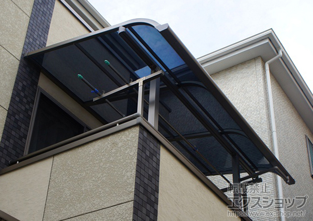 埼玉県戸田市のLIXIL リクシル（トステム）のバルコニー・ベランダ屋根 ライザーテラスII R型 屋根タイプ 単体 施工例