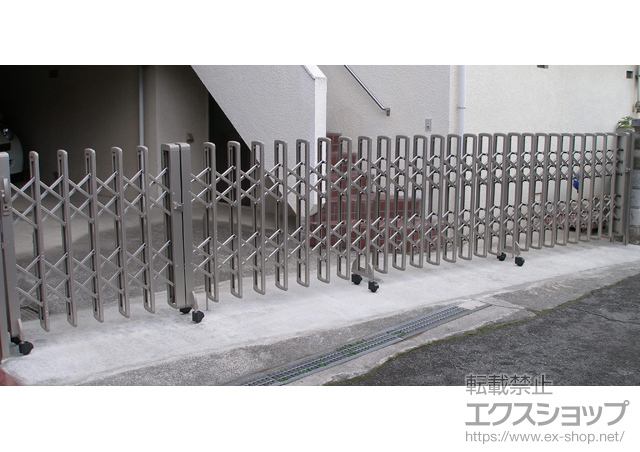 山梨県甲府市ののカーゲート レイオス2型 ノンレール 片開き親子 12-47S 施工例