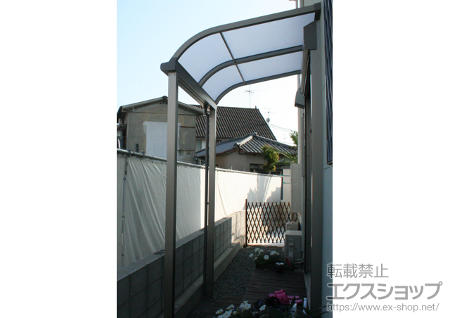 大阪府泉大津市のLIXIL リクシル（トステム）のテラス屋根 ライザーテラスII R型 テラスタイプ 単体　積雪〜20cm対応 施工例