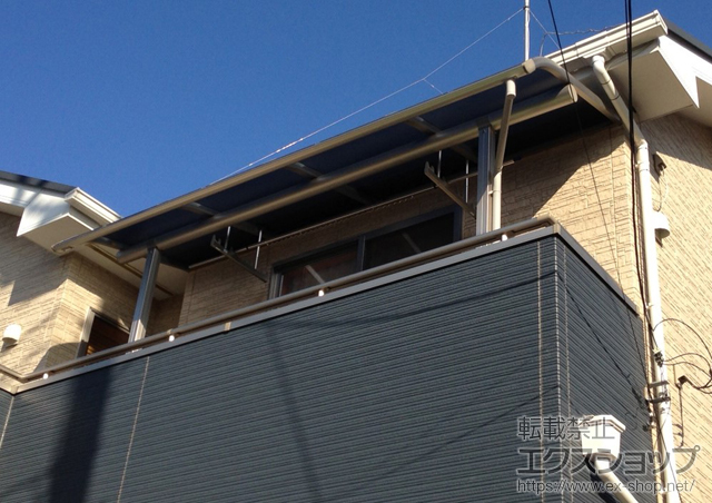 千葉県船橋市ののバルコニー・ベランダ屋根 プレシオステラス R型 屋根タイプ 単体 積雪〜20cm対応+吊り下げ物干し 標準 2本入り 施工例