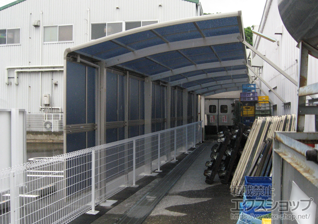 静岡県伊東市ののカーポート プレシオスポート 縦連棟(3連棟) 積雪〜20cm対応+プレシオスポート サイドパネル2段 51-21H 施工例