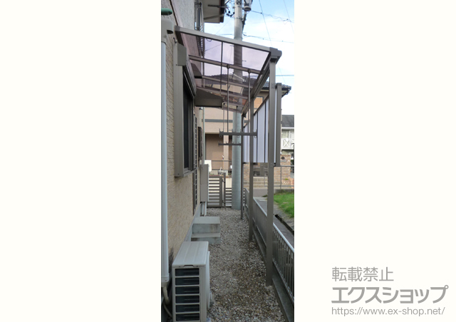 愛知県丹羽郡扶桑町のLIXIL リクシル（トステム）のテラス屋根 ライザーテラスII F型 テラスタイプ 単体 積雪〜20cm対応+吊り下げ物干し+前面スクリーン 1段 施工例