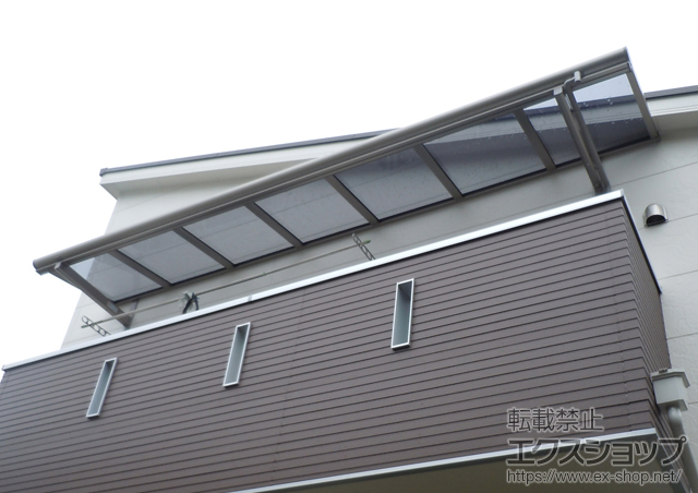 神奈川県横浜市のLIXIL リクシル（トステム）のバルコニー・ベランダ屋根 パワーアルファ F型 ルーフタイプ 単体 積雪〜20cm対応 施工例