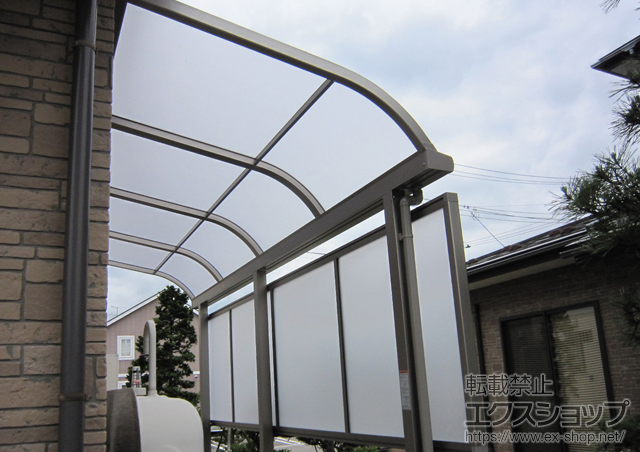 宮城県柴田郡柴田町のLIXIL リクシル（トステム）のテラス屋根 ライザーテラスII R型 テラスタイプ 積雪〜20?対応 施工例