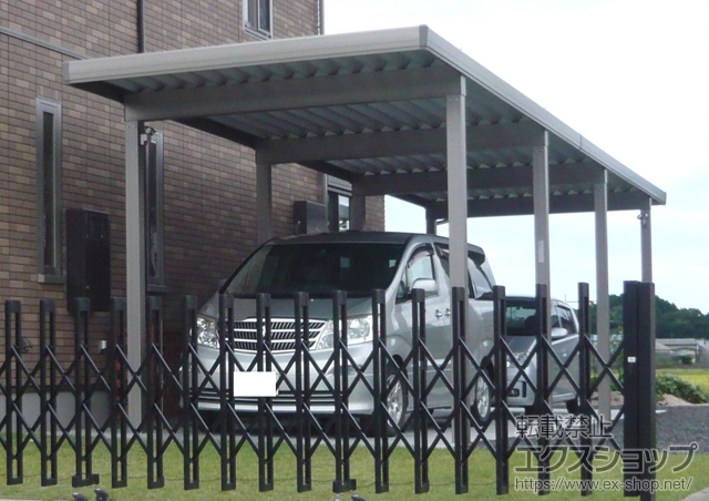 京都府京丹後市のLIXIL リクシル（トステム）のカーポート テリオスポートIII 3000 縦連棟 8本柱 積雪〜100cm対応 角柱仕様 施工例
