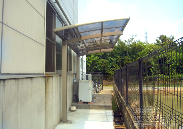 愛知県豊田市のLIXIL リクシル（トステム）のサイクルポート・駐輪場 カーブポートシグマIII ミニ 積雪〜30cm対応 施工例