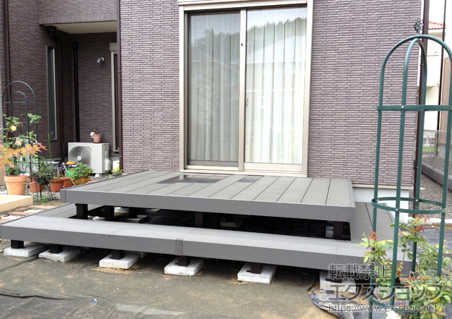 千葉県木更津市ののウッドデッキ リウッドデッキ 200 単体+段床セット 1段 正面・両側面タイプ 施工例