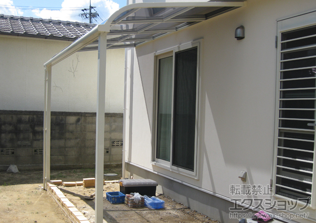 広島県東広島市のLIXIL リクシル（トステム）のテラス屋根 ライザーテラス? R型 テラスタイプ 積雪〜20cm対応 施工例