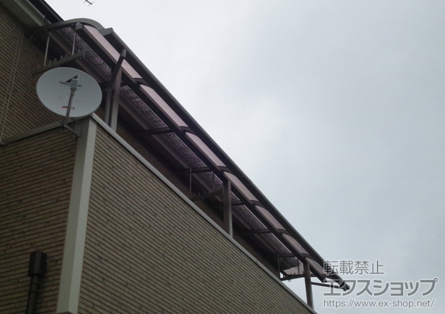 東京都武蔵村山市のLIXIL リクシル（トステム）のバルコニー・ベランダ屋根 ライザーテラスII R型 屋根タイプ 連棟 積雪〜20cm対応 施工例