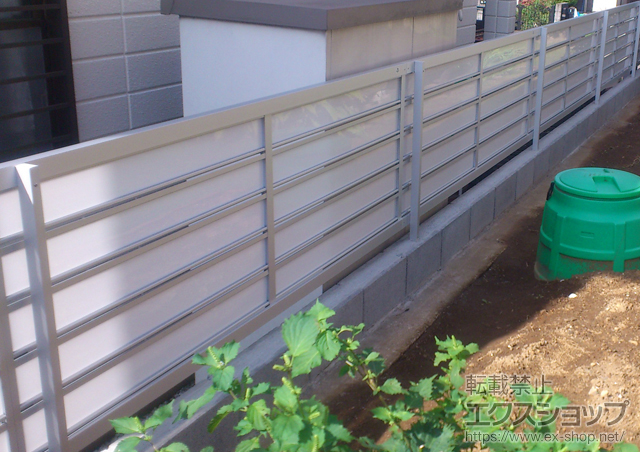 神奈川県川崎市ののフェンス・柵 ライフモダンII LP型フェンス 単色 フリーポールタイプ 施工例