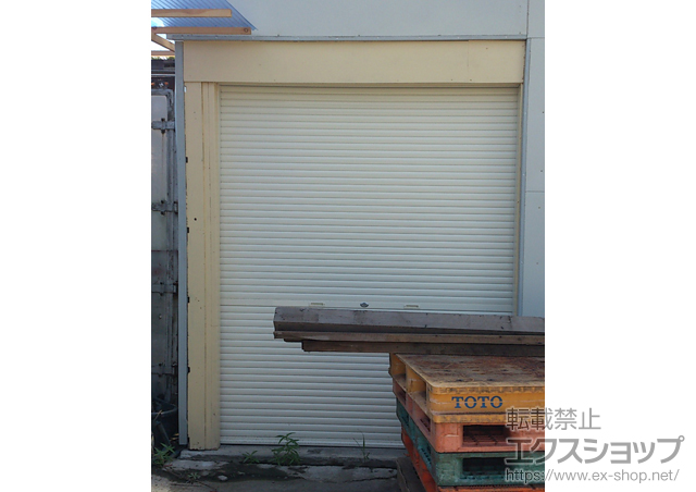 埼玉県東松山市のLIXIL リクシル（トステム）のガレージシャッター ガレージシャッタークワトロ  手動式 木造用内部取付 施工例