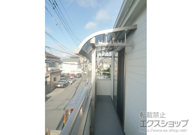 千葉県流山市のLIXIL リクシル（トステム）のバルコニー・ベランダ屋根 ライザーテラスII R型 屋根タイプ 単体 積雪〜20cm対応+吊り下げ物干し　標準　2本入 施工例