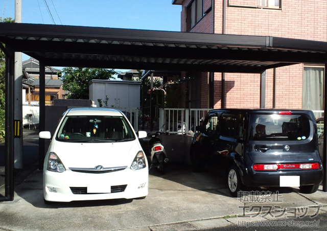 三重県四日市市のLIXIL リクシル（トステム）のカーポート テリオスポートIII 900 2台用 4本柱 積雪〜30cm対応 施工例