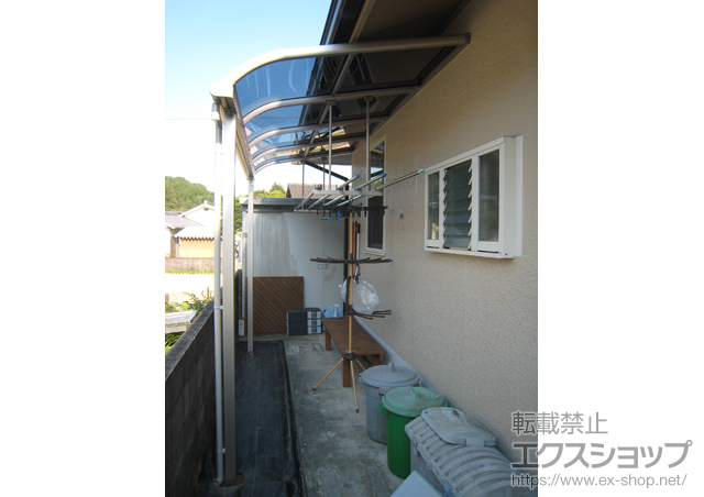 大分県大分市ののテラス屋根 プレシオステラス R型 テラスタイプ 単体 積雪〜20cm対応+吊り下げ物干し 標準 2本入 施工例