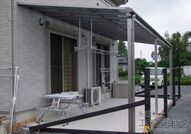 群馬県前橋市のLIXIL リクシル（トステム）のテラス屋根 ライザーテラスII F型 テラスタイプ 連棟 積雪〜20cm対応 施工例