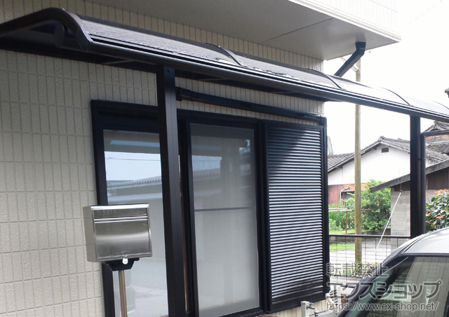 福岡県朝倉市のLIXIL リクシル（トステム）のテラス屋根 プレシオステラス R型 テラスタイプ 単体 積雪〜20cm対応 施工例
