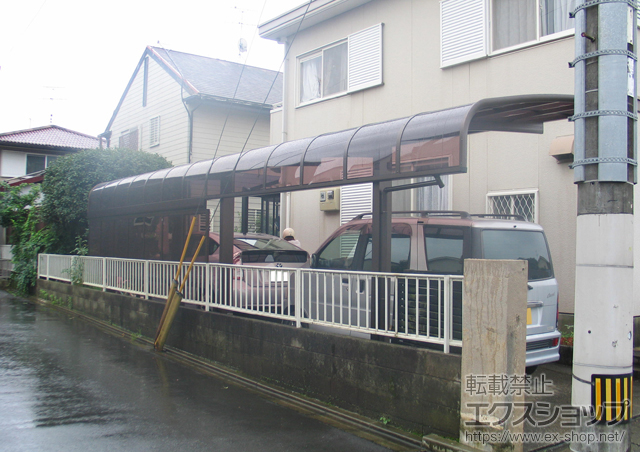 熊本県上益城郡益城町ののカーポート レイナキャップポート 縦連棟 積雪〜20cm対応+レイナキャップポート サイドパネル　51-10H(1台分用) 施工例