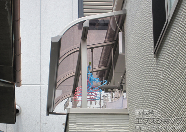 大阪府大阪市のLIXIL リクシル（トステム）のバルコニー・ベランダ屋根 ライザーテラスII R型 屋根タイプ 単体 積雪〜20cm対応 施工例