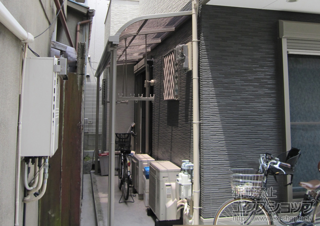 大阪府大阪市のLIXIL リクシル（トステム）のテラス屋根 ライザーテラスII R型 テラスタイプ 単体 積雪〜20cm対応 施工例