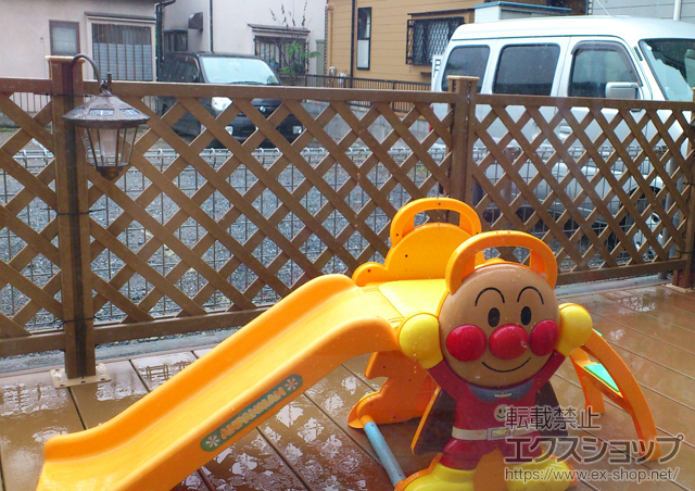 埼玉県入間市のLIXIL リクシル（トステム）のウッドデッキ リコステージII 単体＋ウッドパーティション 施工例