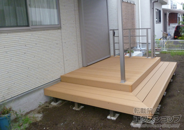 神奈川県大和市のLIXIL リクシル（トステム）のウッドデッキ リコステージII 単体+モダンデッキフェンス 施工例