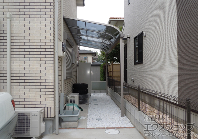 千葉県印旛郡酒々井町のLIXIL リクシル（トステム）のテラス屋根 ライザーテラスII R型 テラスタイプ 単体 施工例