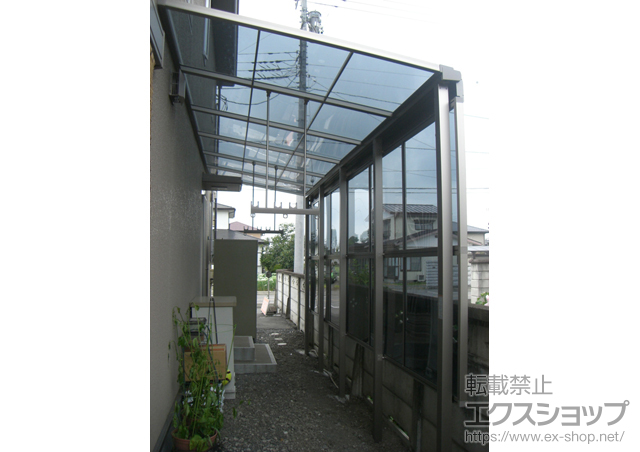 栃木県塩谷郡高根沢町のLIXIL リクシル（トステム）のテラス屋根 ライザーテラスII Ｆ型 テラスタイプ 積雪〜20?対応 施工例