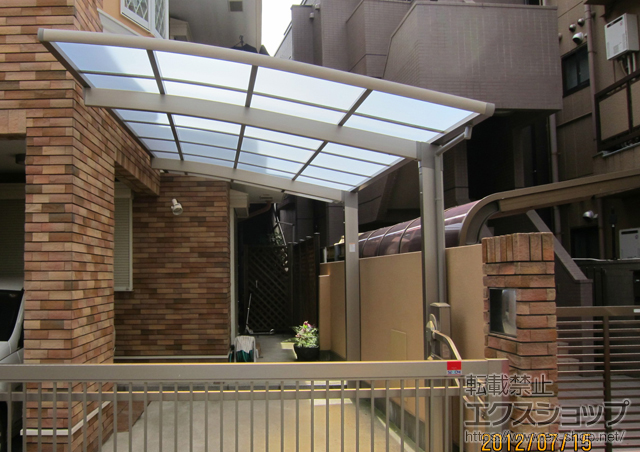 東京都足立区のLIXIL リクシル（トステム）のカーポート カーブポートシグマIII 積雪〜30cm対応 施工例