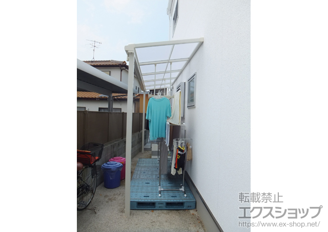 福岡県福岡市のLIXIL リクシル（トステム）のテラス屋根 ライザーテラスII F型 テラスタイプ 単体 積雪〜20cm対応+ライザーテラスII　吊り下げ物干し 施工例
