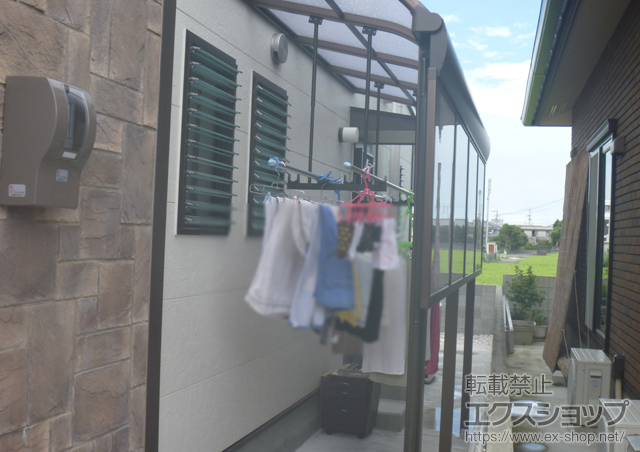 徳島県阿南市ののテラス屋根 プレシオステラス R型 テラスタイプ 単体 積雪〜20cm対応+吊り下げ物干し　標準　2本入 施工例