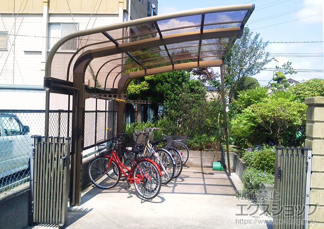 埼玉県戸田市のLIXIL リクシル（トステム）のカーポート テールポートシグマIII 積雪〜30cm対応+テールポートシグマIII サイドパネル+収納式物干し ロングタイプ2本入 施工例