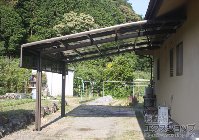 三重県多気郡大台町のLIXIL リクシル（トステム）のカーポート ルーフポートシグマIII 積雪〜30cm対応+ルーフポートシグマIII サイドパネル+収納式物干し 施工例