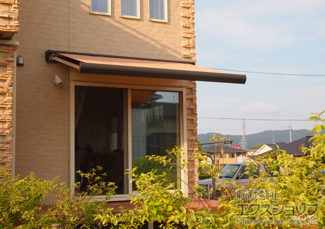 福岡県北九州市のLIXIL リクシル（トステム）のオーニング・日よけ 彩鳥S型 ボックスタイプ＋ベースプレート 施工例