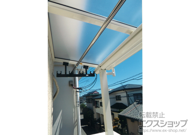 神奈川県茅ヶ崎市ののバルコニー・ベランダ屋根 ヴェクターF型 屋根タイプ 単体 積雪〜20cm対応＋吊り下げ物干し　 施工例