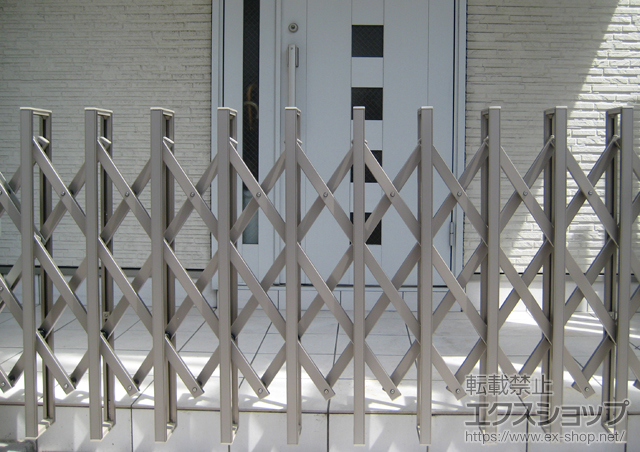 神奈川県川崎市ののカーゲート アルシャインHG ノンキャスター 片開き 300Ｓ 施工例