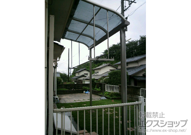山口県岩国市ののテラス屋根 プレシオステラス R型 テラスタイプ 単体 積雪〜20cm対応+プレシオステラス 吊り下げ式物干し 施工例