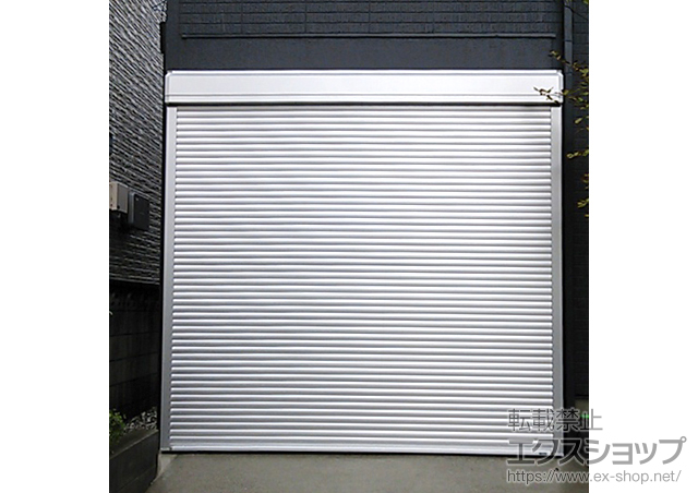 東京都江戸川区のLIXIL リクシル（トステム）のガレージシャッター ガレージシャッタークワトロ 電動式 外部付タイプ 施工例