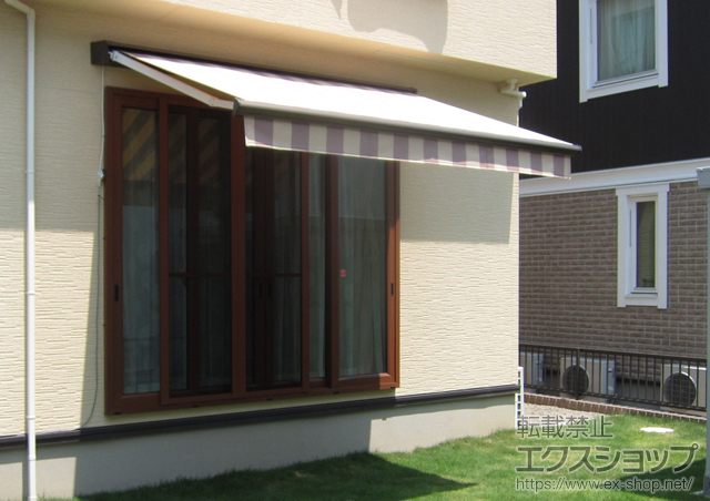 茨城県那珂郡東海村のLIXIL リクシル（トステム）のオーニング・日よけ 彩鳥C型 ボックスタイプ 電動式
間口=関東間1.5間（2,730mm） 施工例