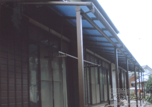 宮崎県日南市ののテラス屋根 ヴェクターテラス F型 テラスタイプ 連棟 積雪〜20ｃｍ対応+ヴェクターテラス 吊り下げ物干し 施工例