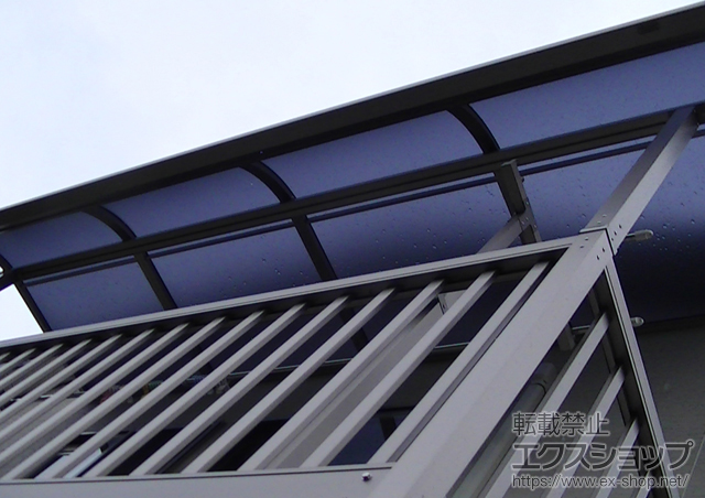 京都府京都市のLIXIL リクシル（トステム）のバルコニー・ベランダ屋根 ライザーテラスII R型 屋根タイプ 積雪〜20?対応 施工例