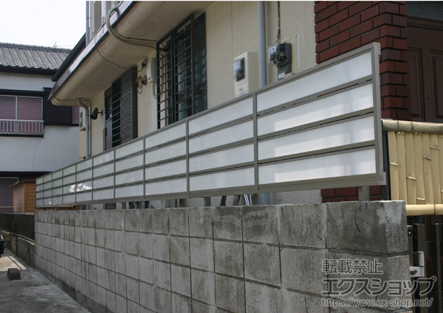 埼玉県越谷市ののフェンス・柵 ライフモダンII LP型フェンス 単色 フリーポールタイプ 施工例